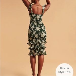 Abercrombie and Fitch Tie-Strap Smocked Midi Dress. Size M. Green pattern